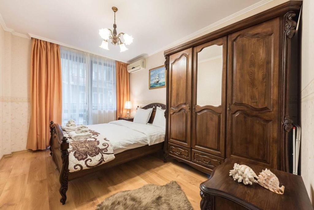 Vazov Residence , Two Bedroom Top Centre Apartment Варна Екстер'єр фото