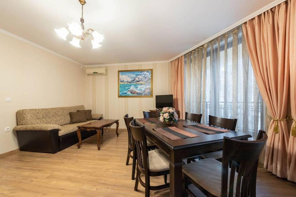 Vazov Residence , Two Bedroom Top Centre Apartment Варна Екстер'єр фото