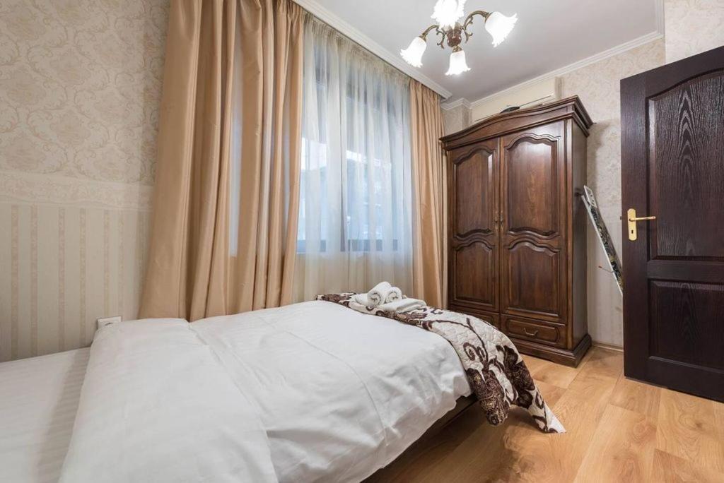 Vazov Residence , Two Bedroom Top Centre Apartment Варна Екстер'єр фото