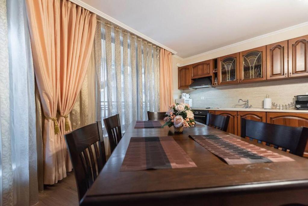 Vazov Residence , Two Bedroom Top Centre Apartment Варна Екстер'єр фото