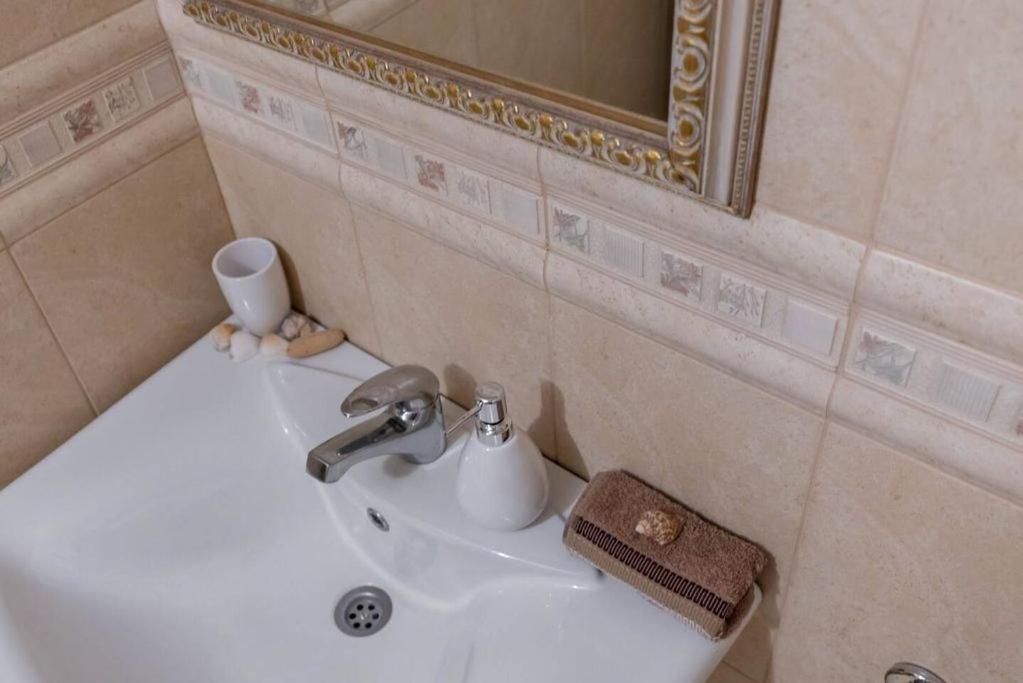 Vazov Residence , Two Bedroom Top Centre Apartment Варна Екстер'єр фото