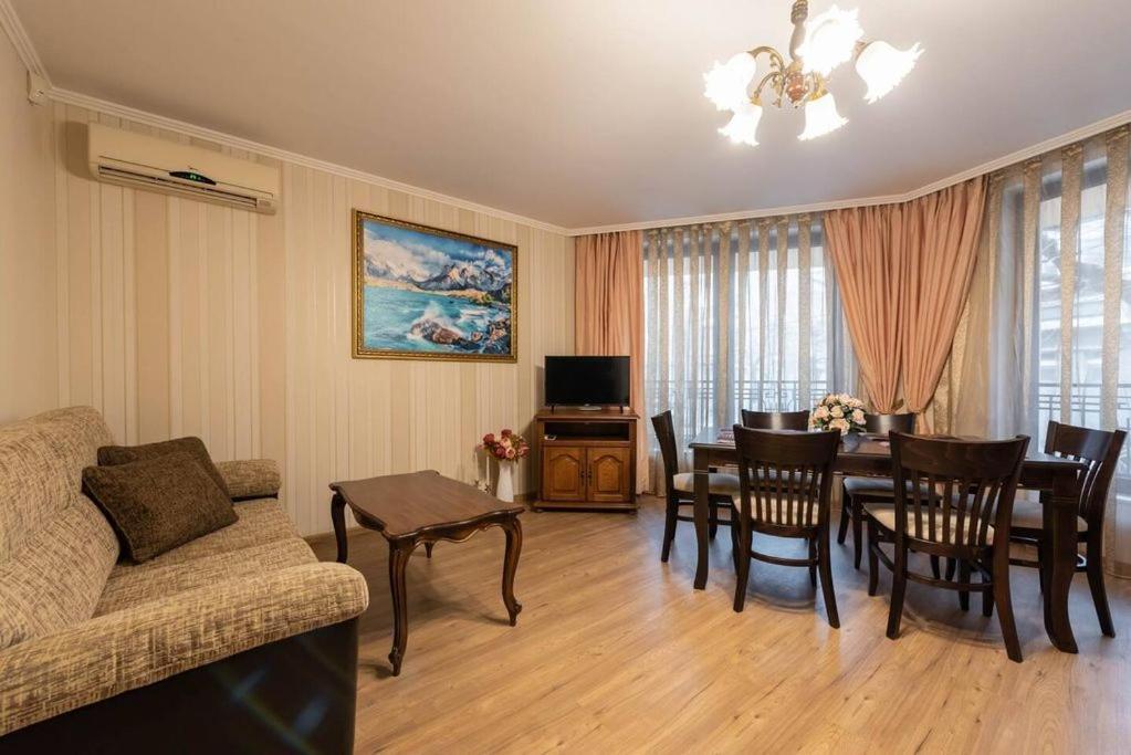 Vazov Residence , Two Bedroom Top Centre Apartment Варна Екстер'єр фото