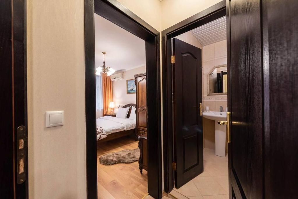 Vazov Residence , Two Bedroom Top Centre Apartment Варна Екстер'єр фото