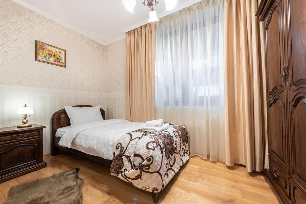 Vazov Residence , Two Bedroom Top Centre Apartment Варна Екстер'єр фото