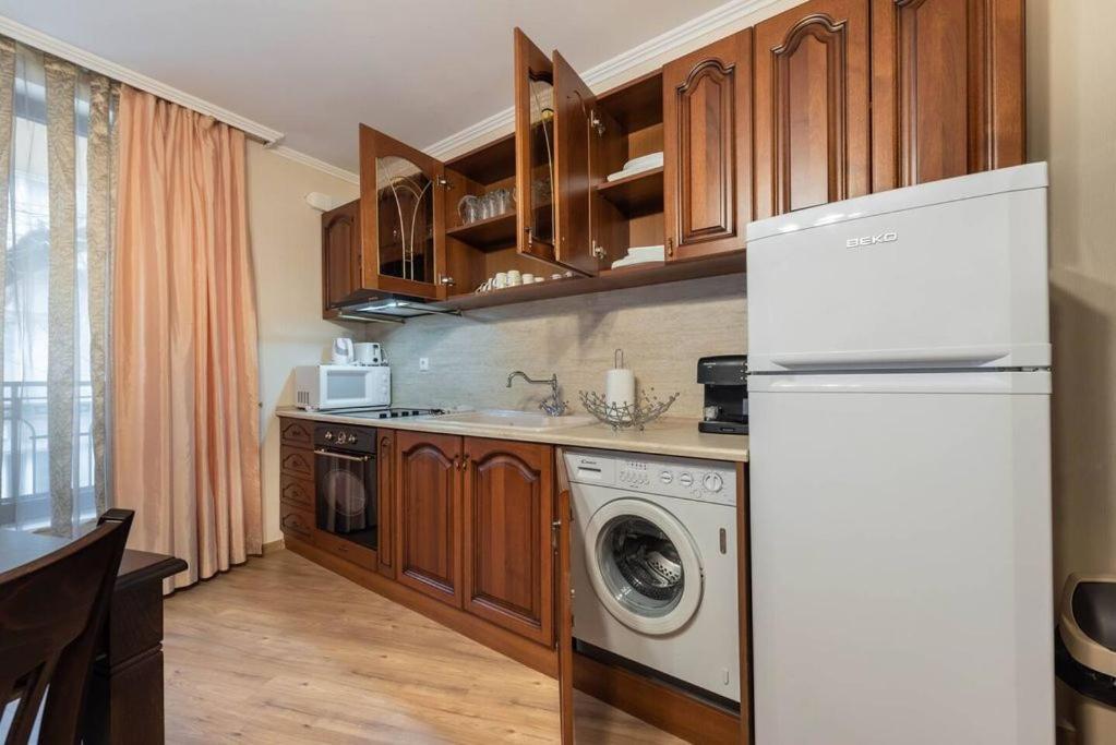 Vazov Residence , Two Bedroom Top Centre Apartment Варна Екстер'єр фото