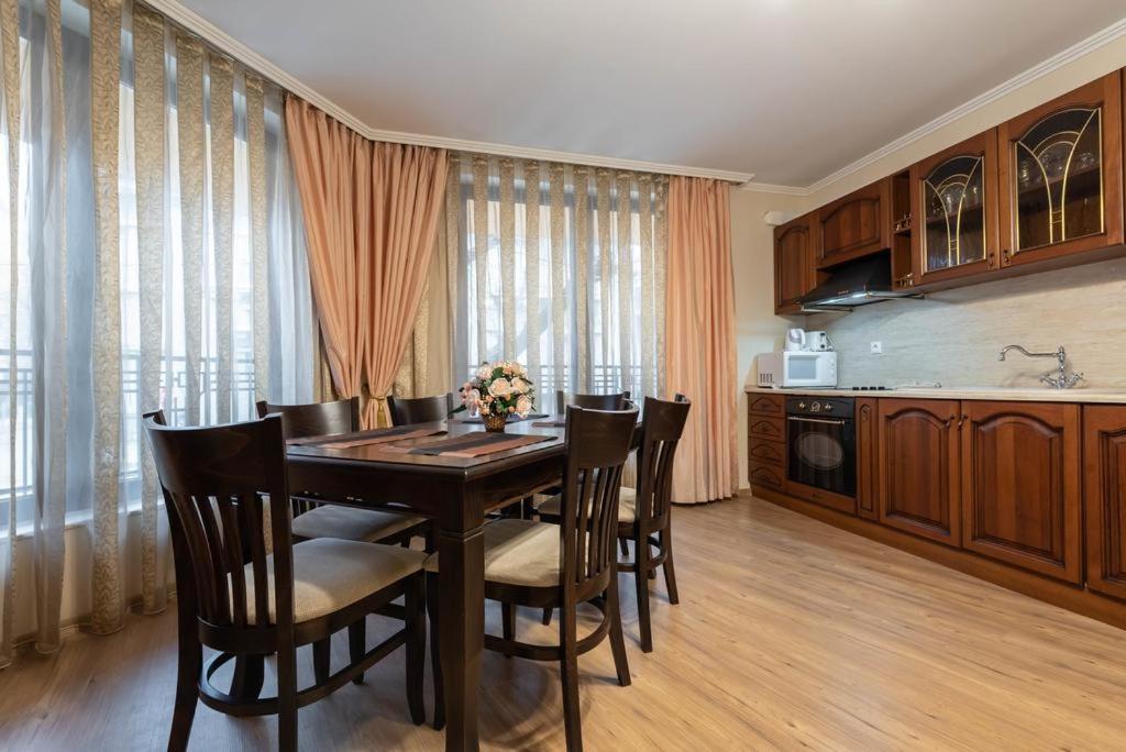 Vazov Residence , Two Bedroom Top Centre Apartment Варна Екстер'єр фото