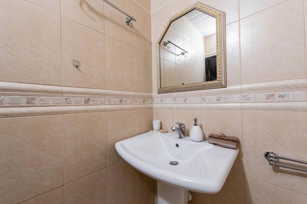 Vazov Residence , Two Bedroom Top Centre Apartment Варна Екстер'єр фото